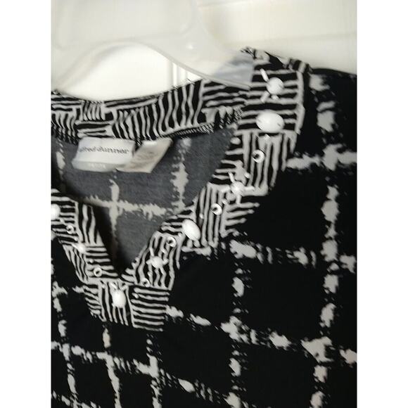 $ Alfred Dunner PS Black White Plaid V Neck Slit Side Blouse - Picture 6 of 9